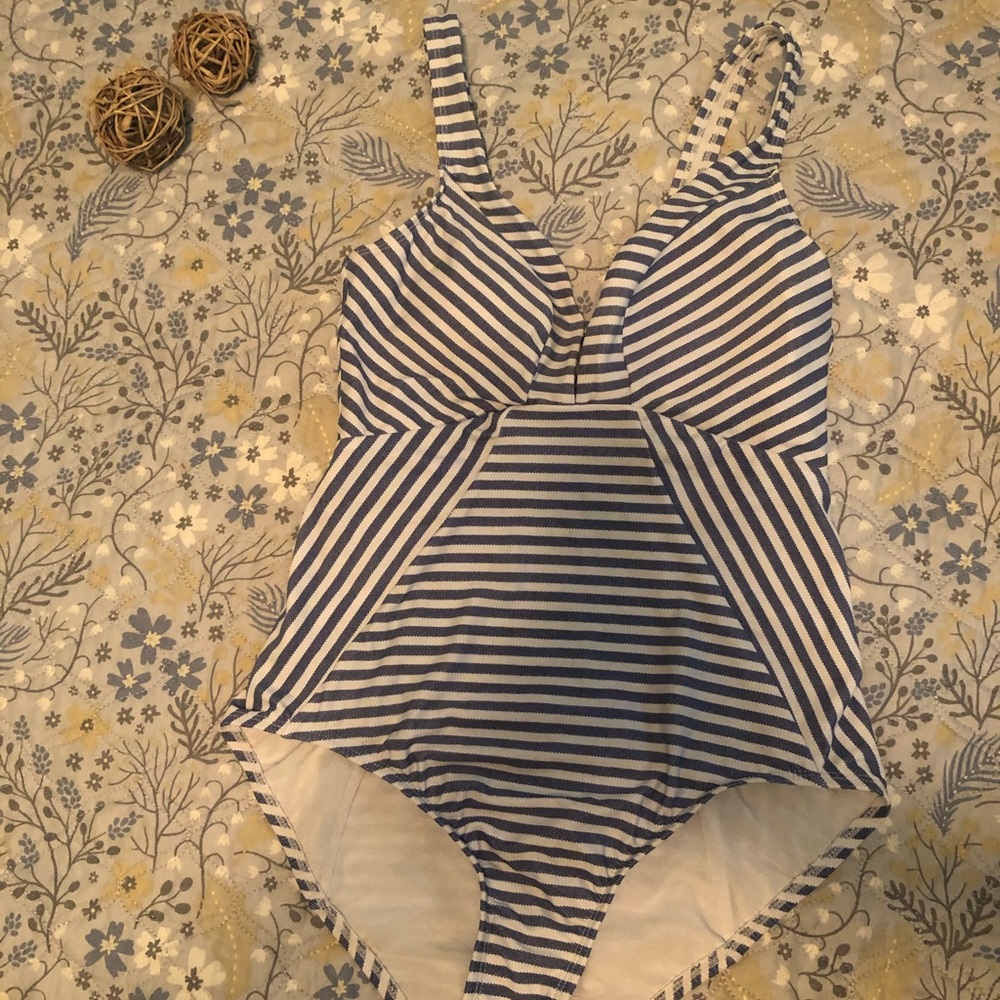 One-Piece Time and Tru Bathing Suit